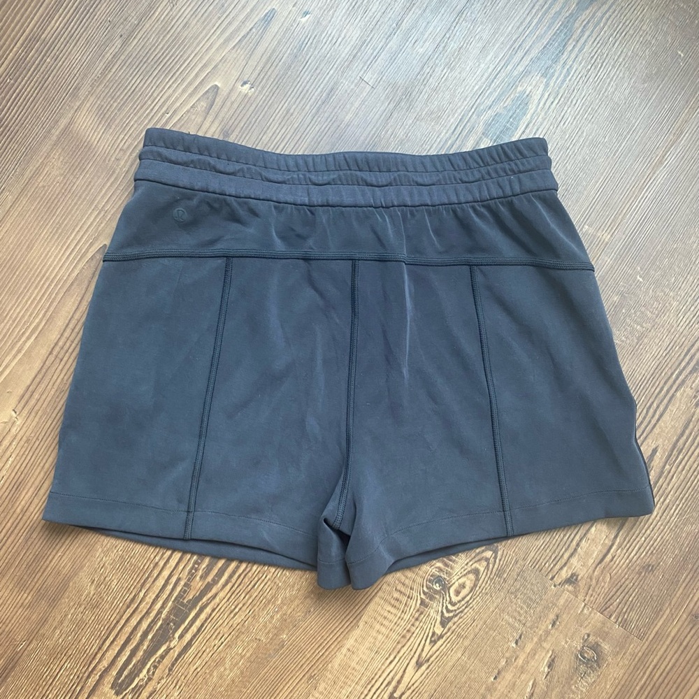 Lululemon Softstreme High-Rise Short 4" Black Size 10 - Picture 4 of 7